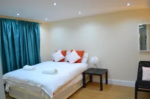 High Street Service Apartment - Image 5