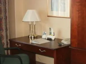 Maron Hotel & Suites - Image 3