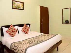 The Crown Plaza Guest House & Restaurant - Image 4