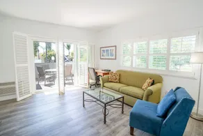 La Avenida Inn - Image 4