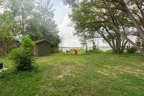 GLOBALSTAY. Cheerful Waterfront 5-Bedroom Cottage with Fireplace - Image 4
