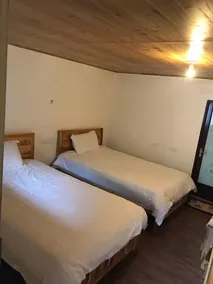 Longmen Hostel - Image 2