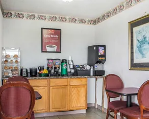 Rodeway Inn - Image 3