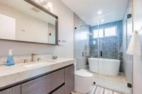Luxurious 5B4B Home with Pool and View - Image 5