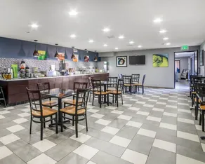 Rodeway Inn & Suites - Image 4