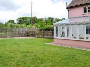 Pink Cottage - Image 3