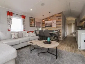 Astoria Lodge - Image 2