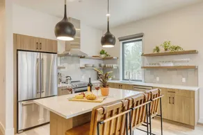 Sleeps 20, 4 Units 10bdr, Hot Tub, Near Old Bend + DT Aerie by Avantstay - Image 4