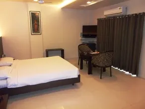 Hotel Coconut Grove by OYO Rooms - Image 2