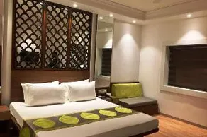Hotel Gulzar Towers - Image 1