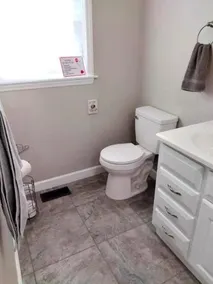 3 Bed 2 Bath House Quiet & downtown Smart TVs in all rooms Whole house to yourself - Image 4