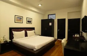Summit Renaissance Hotel And Spa - Image 2