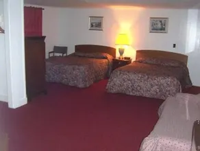 The Lancaster Motel - Image 4