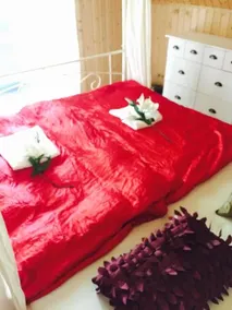 Romantic Eco Holiday Home - Image 2