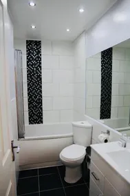 Warwick Apartments - Image 5
