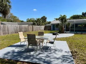 Pool house near beach - Image 5
