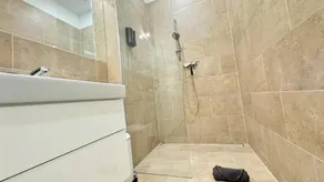 African Paradise with Jacuzzi & Sauna - Image 4