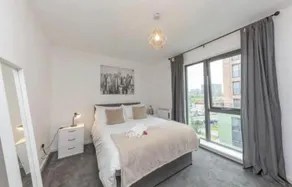 Apartment In Manchester - Image 2