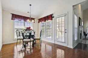 Monthly Rental $3000 Near Shopping & Restaurants - Image 3