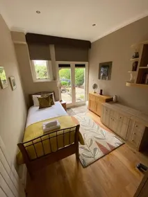 Braid Rd Stunning Villa - Image 3