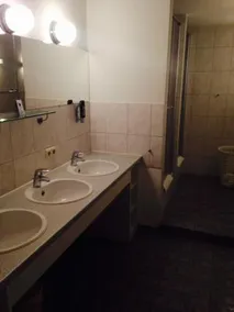 Airport Hostel - Image 2