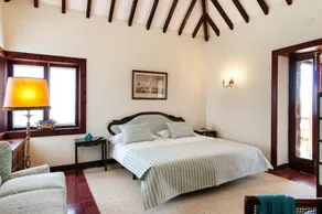 Luxurious Villa Oasis in Santa Brigida - Image 2