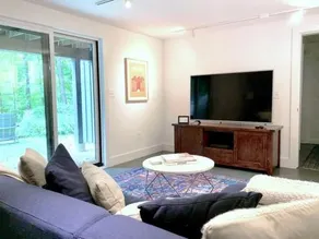 Hupi House: A Peaceful, Wooded, Lakeside Sanctuary - Image 5