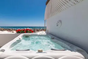 Superb Large Apartment on the Beach - Image 5