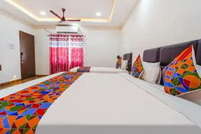 V Hotel - Image 2