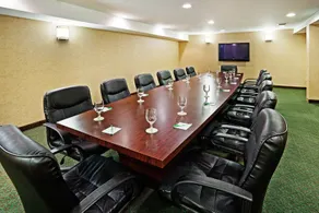 HOLIDAY INN NORTON - Image 3