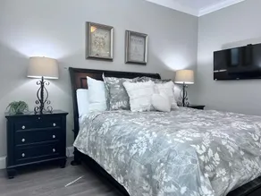 Designer decorated 6 bedroom pool house - Image 4