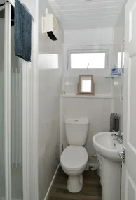 Pet Friendly Sleeps 3 Chalet Bridlington Free Elec - Image 4