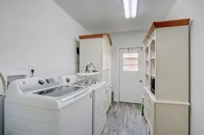 Modern Kitchen and Furnishings in Naples - Image 2