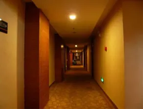 Super 8 by Wyndham Urumqi Mei Hao - Image 1