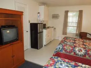 Emerald Isle Motel - Image 2
