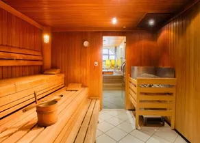 Double room, shower or bath, toilet - Image 2