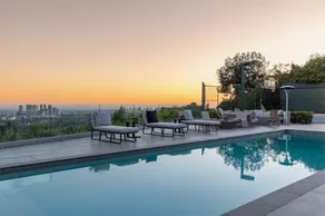 Trousdale Tennis Modern Villa - Image 5