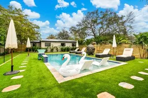 Bali Inspired home with Heated Pool Sauna and Hot Tub Close to Beach and Atlantic Ave - Image 5