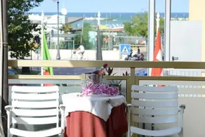 Hotel Embassy - Image 2