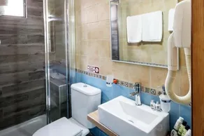Kapodistrias Hotel - Image 2