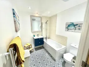 Cosy 1 bedroom apartment with balcony near Chiswick - Image 4