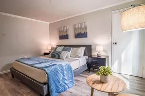 Condo with king bed walk to Microsoft & park - Image 4