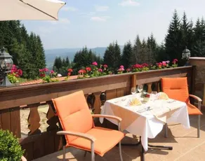 Husarik Hotel - Image 4