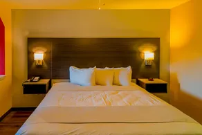 Regency Inn & Suites - Image 3