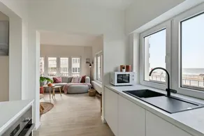 Stylishly refurbished family apartment with stunning sea view - Image 3