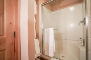 Enchanting Bavarian Cabin Retreat Pet-Friendly - Image 3