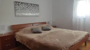 Immaculate Apartment in Center City With Parking - Image 2