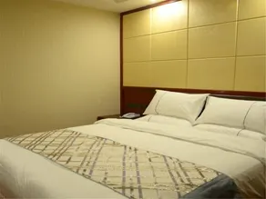 Golden Wheel Hotel - Image 4