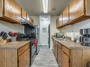 OU Sooner Pool & Gym BBQ Netflix 100mb Internet LG Washer & Dryer Close to OU - Image 2