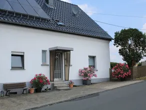 Comfortable Home With Large Sunny Garden in Beautiful Surroundings - Image 4